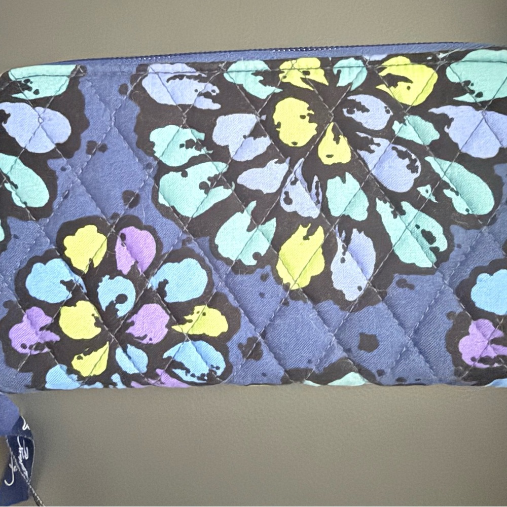 Vera Bradley Zip-Around Wallet – Blue Multicolor Floral Print
